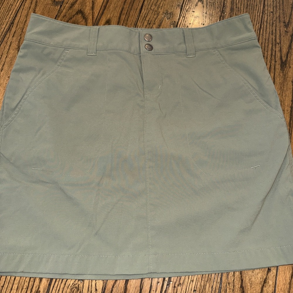 Columbia‎ Women's Omni-Shield Advanced Repellency Olive Skort Size 8 Outdoor